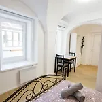 150 Steps To The Main Square 류블랴나