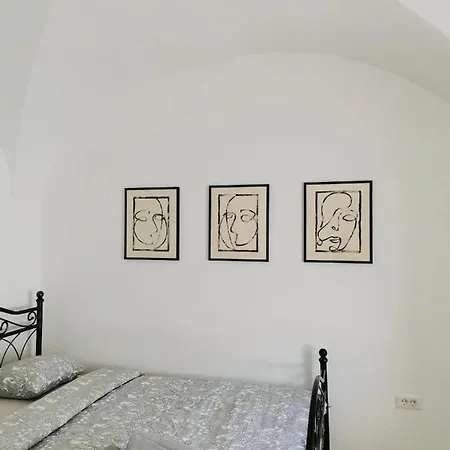 150 Steps To The Main Square Apartman