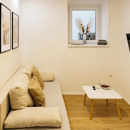 150 Steps To The Main Square Appartamento