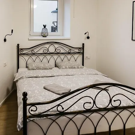 Apartman 150 Steps To The Main Square