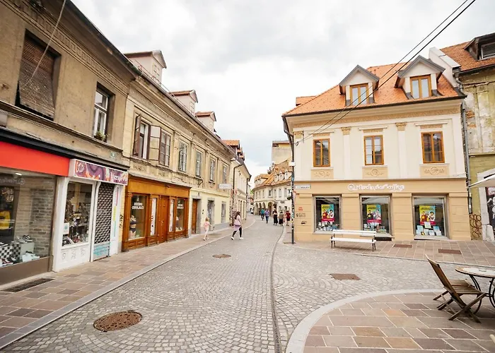 150 Steps To The Main Square Apartman *