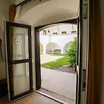 شقة 150 Steps To The Main Square